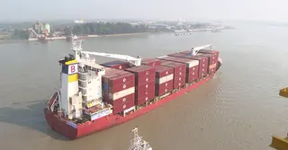 জাহাজ ব্যবসায় বিনিয়োগে আগ্রহ বাড়ছে বড় শিল্পগোষ্ঠীর